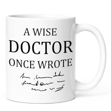 Imagem de KOXAME Caneca A Wise Doctor Once Wrote, 325 ml, presentes de médico para homens e mulheres, presentes de graduação para novos médicos estudantes médicos (MÉDICO)