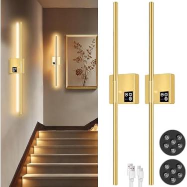 Imagem de Arandela de parede moderna com 2 lâmpadas e cúpula de resina laranja, com ajuste de altura para sala de estar, quarto, corredor ou hall de entrada, na cor bege.