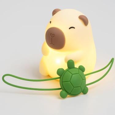 Imagem de Luminária Capivara LED de Silicone com Toque - Luz Noturna Infantil RGB Recarregável USB, Timer 30min, Controle por Toque, Decoração para Quarto de Bebê (Capivara com Mochila)