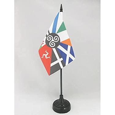 Imagem de Bandeira de mesa multicelta 10 cm x 15 cm - Bandeira de mesa de países celtas 15 x 10 cm - Bastão e base de plástico preto - Drapeau Celtique multi AZ FLAG