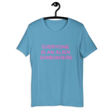 Imagem de Camiseta Blusa Tshirt Feminina - Everyone Is An Alien Somewhere