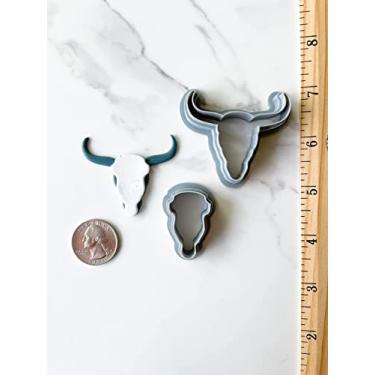Imagem de THE CLAYFUL CO. Conjunto de 2 cortadores de biscoito de argila de polímero – Co Bessie Cow Skull Pack of 2 – Cortador de plástico para joias e formas de brinco