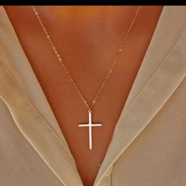 Imagem de Colar Corrente Feminino folheado a ouro 18k com pingente Cruz Tendênci