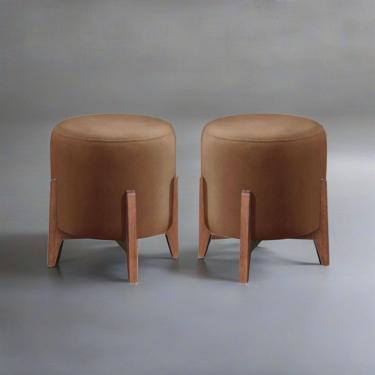 Imagem de Kit 2 Puff Decorativo Para Sala Redondo Luxo Dallas Suede Capuccino