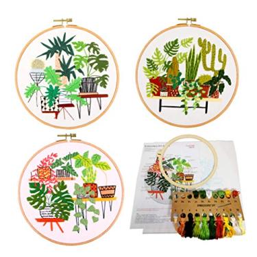 Imagem de SUQUUB 3 conjuntos de kit de bordado para iniciantes com padrão e instruções, kits de ponto cruz para iniciantes com moldura, 3 aros de bordado de plástico, 3 roupas de bordado e fios coloridos, 3 padrões de plantas