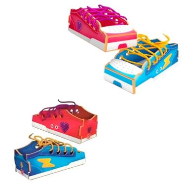 Imagem de Brinquedo Educativo para Amarrar Cadarços, 2 Tênis 3D em MDF, 15cm, Rosa e Azul, para Crianças +5 Anos