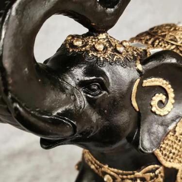 Imagem de Elefante da Sorte Grande Preto com manto Dourado - Hp Decor