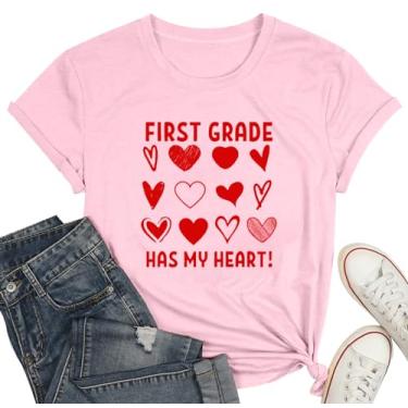 Imagem de WEITUN Camiseta feminina para professor do Dia dos Namorados First Grade Has My Heart Camiseta Teacher Life manga curta, rosa, XXG