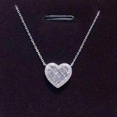 Imagem de Colar de Zircônia Cúbica Banhado a Prata - Pingente de Amor para Mulhe