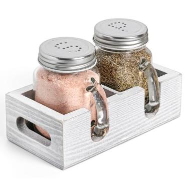 Imagem de Saleiro e pimenteiro Mason Jar – Conjunto de coqueteleira de vidro com suporte de madeira, fácil de limpar e reabastecer para mesa de cozinha de fazenda, casa e presentes (branco)