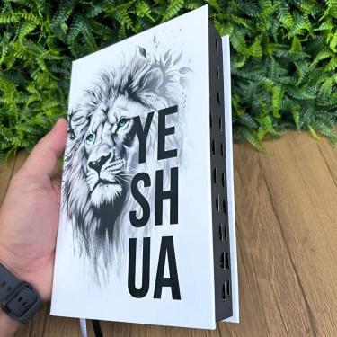 Imagem de Bíblia Sagrada Yeshua Leão Branca Capa Dura Letras Médias Co