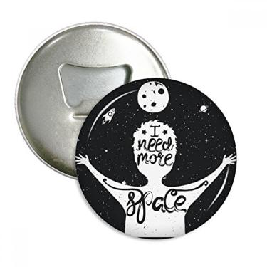 Imagem de More Space Abridor de garrafas com citação em preto e branco emblema multifuncional