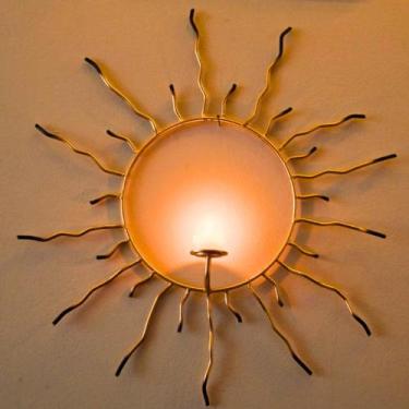 Imagem de Porta-Vela de Parede Sol Artesanal - Ferro Dourado, Design Exclusivo 4