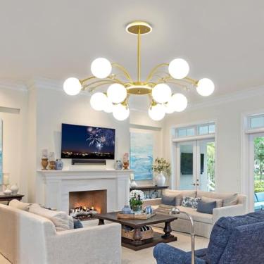 Imagem de Lustre moderno estilo Sputnik com 6 lâmpadas em formato de globo, acabamento em metal escovado e cúpula de vidro branco, ideal para sala de jantar, cozinha, ilha ou quarto.