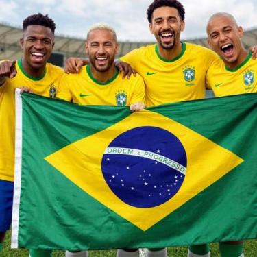 Imagem de Bandeira do Brasil Copa do Mundo 1,15 x 1,45 m Com Elastico - Bell Enx
