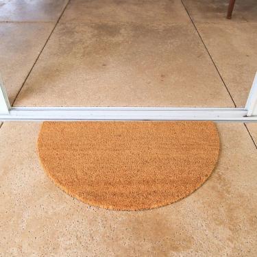 Imagem de Capacho Meia Lua Fibra De Coco Base PVC 60x33cm - Komeco - Natural