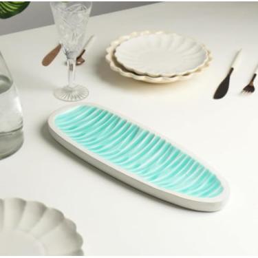 Imagem de Bandeja verde de madeira Sova / travessa de servir, 40 cm alongada para queijo/pão. Condição nova.