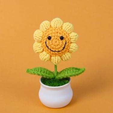 Imagem de Flores de girassol em vaso de crochê: flor tricotada feita à mão para decoração de painel de carro decoração de mesa