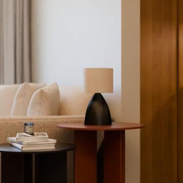 Imagem de Abajur luminaria de Mesa Clássico Bojudo Preto Com Cupula Algodao Bege Para Decoração Casa, Sala e Cabeceira, Cama, Quarto, ou Escritório