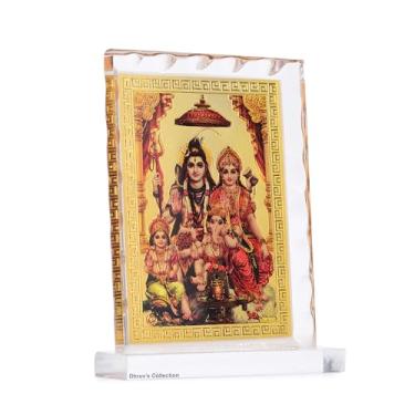Imagem de DHRUVS COLLECTION Moldura de foto Shiv Parivar Idol de acrílico com corte de diamante banhado a ouro para decoração de casa, painel de carro, mesa de escritório, Pooja, templo, local de trabalho