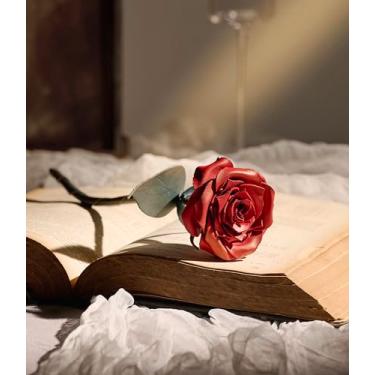 Imagem de Kumi Living Rosa de couro genuíno feito à mão com haste, caixa de presente de folha de prata a laser, flor artesanal realista para 3º aniversário de casamento, vaso incluído (vermelho, luxo)