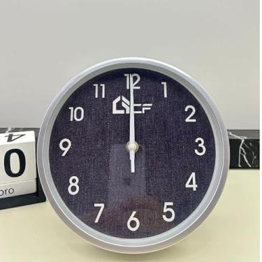 Imagem de Relógio de Parede Silencioso para Sala de Estar - Design Moderno e Simples, Relógio Doméstico com Indicadores Clara, Ideal para Quarto, Cozinha e Escritório, Fácil de Instalar e Usar (Prata (CF-075))