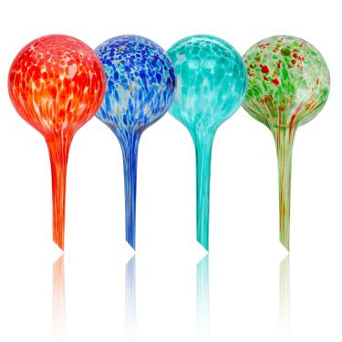 Imagem de 4 globos pequenos multicoloridos, globos de irrigação de plantas arco-íris de vidro, inserção de plantador autoirrigável, irrigador automático de plantas interno, dispositivos de irrigação de plantas