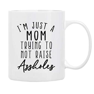 Imagem de Caneca de café Gifts for Mom, li'm Just a MOM Trying to Not Raise s, café engraçado, esposa e filho – caneca em caixa de presente decorativa BlueRibed, 325 ml – Presentes para mães, amigos, primeiro dia das mães