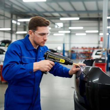 Imagem de Pistola de Soldagem para Plástico, 150W, Bivolt, com 1300 Grampos, Estilete e Alicate, Temperatura 600°C, Preta, para Reparos em Para-choques e Painéis