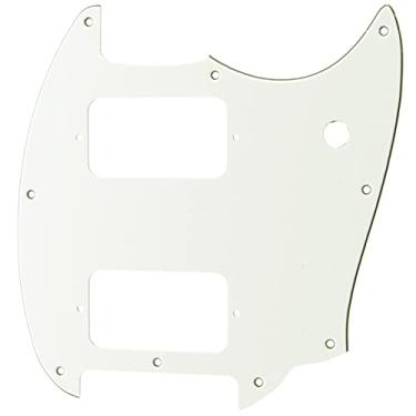 Imagem de Musiclily Pro 11 Furos Canto Redondo HH Escudo Mustang Pickguard para Guitarra Mustang Squier Bullet Series, 3 Camadas Branco