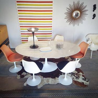 Imagem de Mesa Saarinen Tulipa Oval Carrara 180x100cm Base Branco