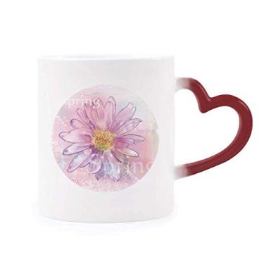Imagem de Caneca de grés com flor de crisântemo rosa em aquarela sensível ao calor com mudança de cor vermelha