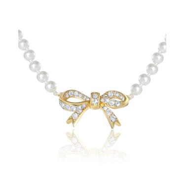 Imagem de Juicy Couture Colar de pérola sintética com pedras transparentes, colar com pingente de laço dourado de 45,7 cm + 5 cm