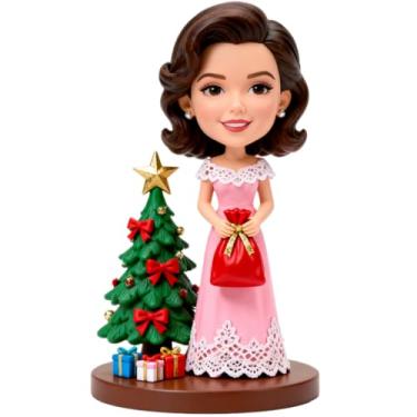 Imagem de Bobblehead de Natal elegante personalizado - Estatueta feminina personalizada com vestido rosa e árvore de Natal, decoração de casa/mesa, exclusivo para ela, senhora que balança a cabeça