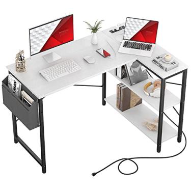 Imagem de Pequena mesa de computador em forma de L com tomada, mesa de canto em forma de L Homieasy de 47 polegadas com prateleiras de armazenamento reversíveis para estação de trabalho em casa, mesa de escrita moderna e simples com bolsa (branca)