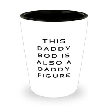 Imagem de Presentes baratos para papai, This Daddy Bod Is Also A Daddy Figure, Copo de dose exclusivo para pai da filha