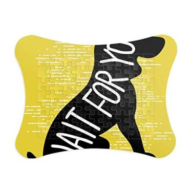 Imagem de Moldura de quebra-cabeça natural com contorno de animal de cachorro preto, ornamento de jogo de quebra-cabeça