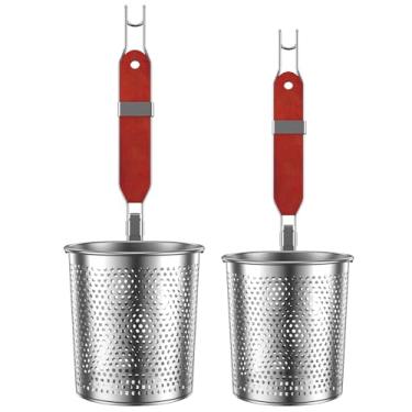 Imagem de DJAPWPX Cesta de macarrão de malha de aço inoxidável com cabo de madeira, 2 tamanhos, coador de macarrão de malha, pendurável, cesto de macarrão, lavável na lava-louças, escumadeira de macarrão para
