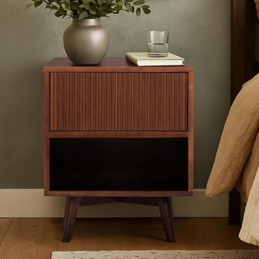 Imagem de Teamson Home Mesa de cabeceira de cabeceira de 50 cm de largura com 1 gaveta e prateleira aberta, frente canelada e estilo contemporâneo com pés de madeira de borracha maciça, armazenamento duplo e