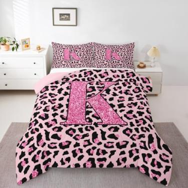 Imagem de jejeloiu Conjunto de edredom solteiro com estampa de leopardo, alfabeto personalizado, para crianças, meninos, meninas, safári, guepardo, estampa de pele de animal, rosa, letra K, 2 peças com 1 fronha