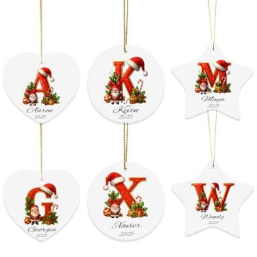 Imagem de 6 peças de enfeites de Natal personalizados 2025 - Nome personalizado e conjunto de enfeites iniciais A-Z - Presentes de lembrança para decoração de árvores e etiquetas de meia