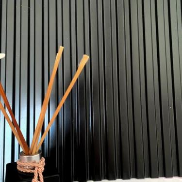 Imagem de 1 Revestimento Decorativo de PVC Tipo Placa Ripado Preto Decorativo 50X50cm