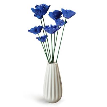 Imagem de Conjunto de rosas de cerâmica feitas à mão com vaso – 8 flores de porcelana artificial e vaso moderno, peça central de mesa de casamento, decoração ecológica para sala de estar, caixa de presente