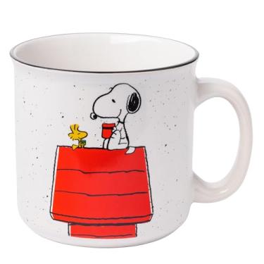 Imagem de Silver Buffalo Peanuts Snoopy and Woodstock Get Cozy Ceramic Camper Mug, 20 Ounces