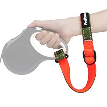 Imagem de PetBonus Correia de pulso de segurança para cães para coleira retrátil para cães, design refletivo e alça acolchoada macia ajustável, camada extra de segurança para carrinho de bebê (Verde cáqui)