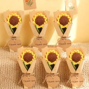 Imagem de 6 peças de buquê de girassol de crochê de Natal, presentes de agradecimento, buquê de flores de crochê feito à mão com etiquetas de presente de coração, presente de girassol artificial tricotado para