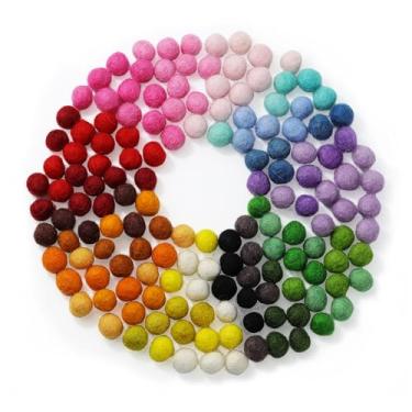Imagem de Bolas de lã de feltro pompons 1 centímetro - 0,4 polegadas, feito à mão feltrado cor mista (vermelho, rosa, azul, cinza, preto, branco) Puff pequeno a granel para feltragem e guirlanda (120)