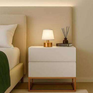Imagem de mesa de cabeceira com 2 gavetas para quarto de casal branco design mod