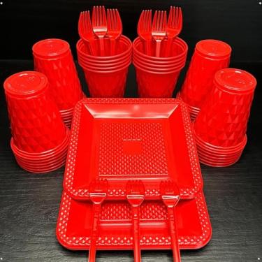 Imagem de Conjunto de luxo descartável para festas de aniversário com 260 peças Pratos quadrados de plástico colorido com efeito perolado Cores doces (Vermelho)