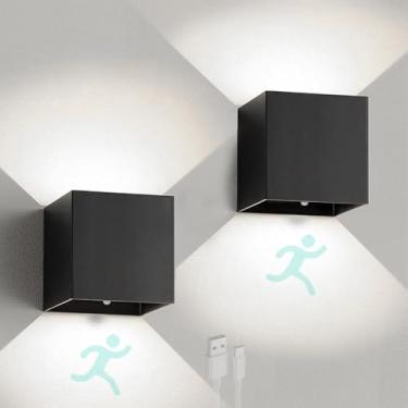 Imagem de Lâmpada de parede com bateria LED com detector de movimento Arandelas de alumínio modernas Feixe de luz ajustável sem fio Iluminação de parede magnética Escada Sala de estar Corredor (Luz branca preta